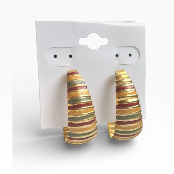 Vintage Jewelry - Vintage Gold Tone Hoop Earrings